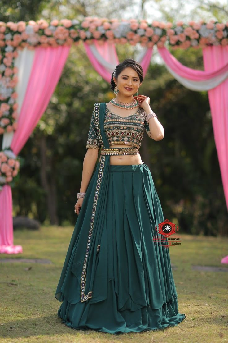 Lehnga Designs Latest For Girls, Simple Choli Ideas, Leganha Designs Simple, Lahga Choli Designer Party Wear, Lahga Choli Designer, Lehenge Ke Design, Simple Choli Designs Latest, Leghana Design Simple, New Choli Design