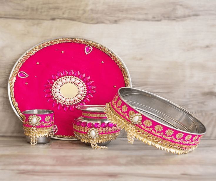 Karwa Chauth Rituals and Tips Karvachauth Thali Decoration, Karwachauth Thali Decoration Ideas, Karva Chauth Thali Decoration, Karwa Chauth Thali, Indian Decor Diy, Karwachauth Thali, Karwa Chauth Gift, Bride Fashion Photography, Kalash Decoration