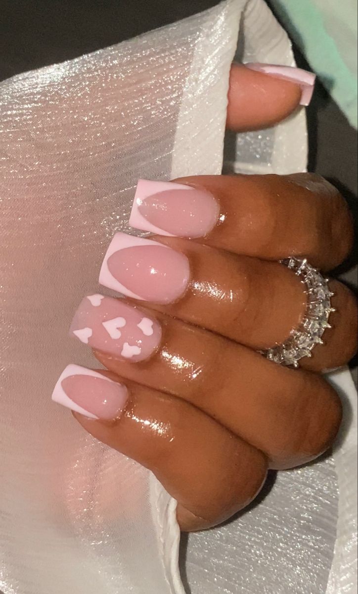 Light Pink Short Acrylic Nails Designs, Short Nail French Tip Designs Pink, Nails Square Simple, Cute Pink Nails Ideas, Cute Shortish Nails, Nail Art On One Nail, Hello Kitty Nail Ideas Short, Pink And White Nail Inspo Short, Short Acrylic Nails No Charms