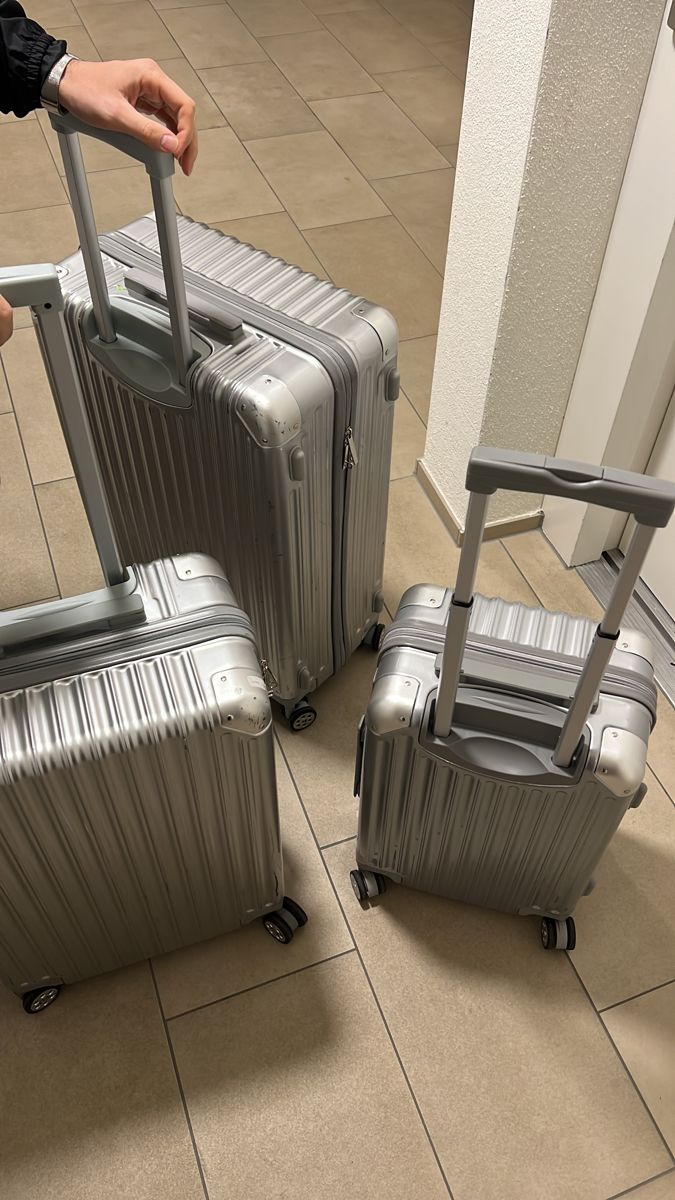 #vacation #travel #suitcase #aesthetic #aesthetictumblr #holiday #chrome Packing A Suitcase Aesthetic, Grey Suitcase Aesthetic, Small Suitcase Aesthetic, Silver Suitcase Aesthetic, Malas Aesthetic, Travel Aesthetic Luggage, Suitcases Aesthetic, Travel Suitcase Aesthetic, Aesthetic Suitcase