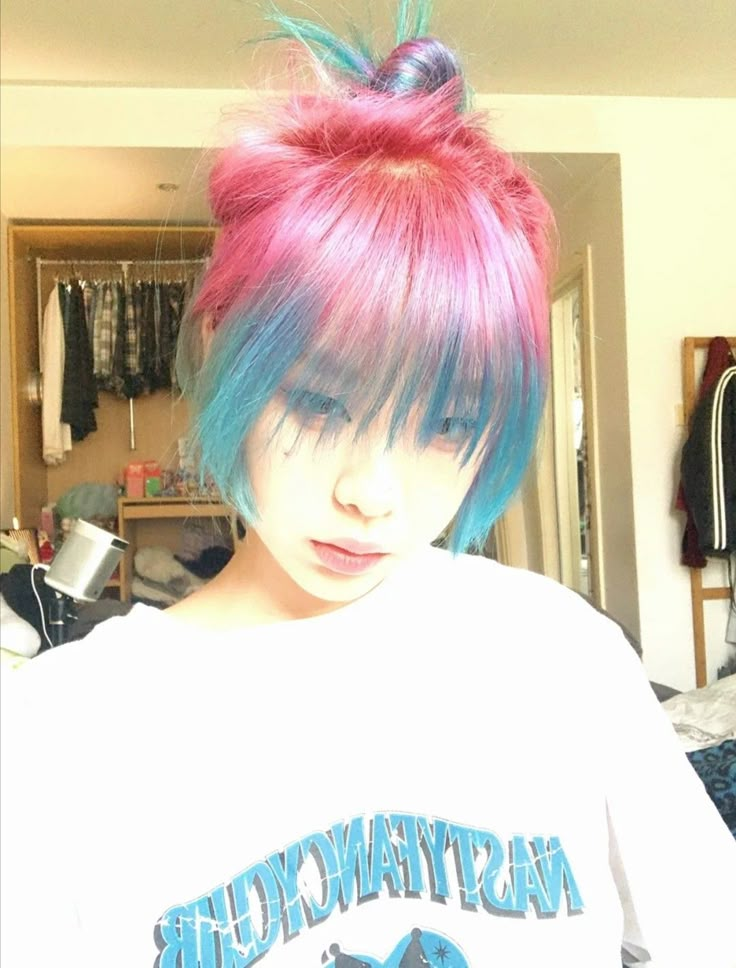 Hair Dye Inspiration Short Hair, Pink And Blue Hair Dye Ideas, Light Blue And Pink Hair, Pink And Mint Hair, Pink To Blue Hair, Angel Ring Hair Dye, Tips Of Hair Dyed, Haircolor Ideas For 2023, Hair Dye Aesthetic