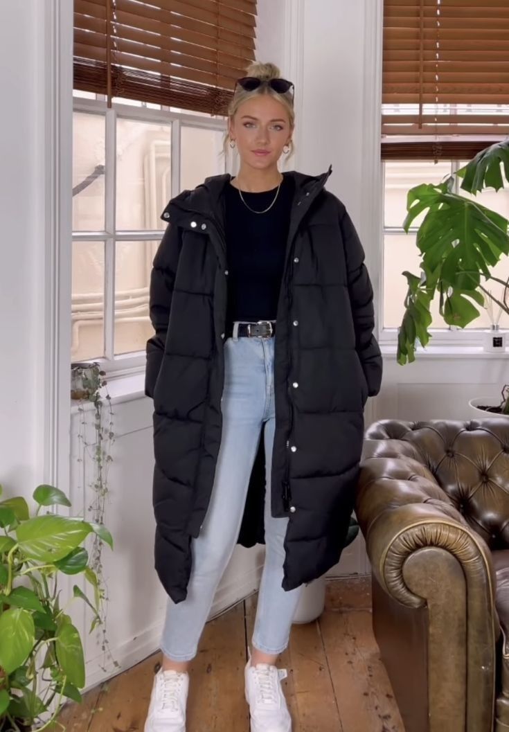 Alex Arigato Sneakers Outfit, Long Puffy Coat Outfit, Black Puffer Coat Outfit Winter, Black Puff Jacket Outfit, Long Puffy Jacket Outfit, Black Long Puffer Jacket Outfit, Long Puffer Jacket Outfit Winter Style, Long Puffer Outfit, Long Puffy Jacket