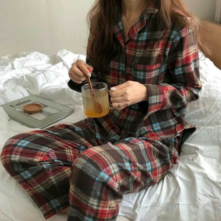 Pajama Pictures, Pyjamas Aesthetic, Colorful Cottage Core, Cute Pijamas, Nature Guitar, The Weird Sisters, Pajama Ideas, Little Women Aesthetic, Plaid Pjs