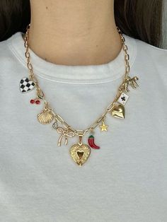 Hobby Lobby Diy Jewelry Ideas, Outfits With Necklaces, Funky Charm Necklace, Necklace Inspo Gold, Charm Necklace Chain, Gold Necklace With Charms, Charm Necklace Inspiration, Charm Necklace Diy How To Make, Chunky Necklace Diy