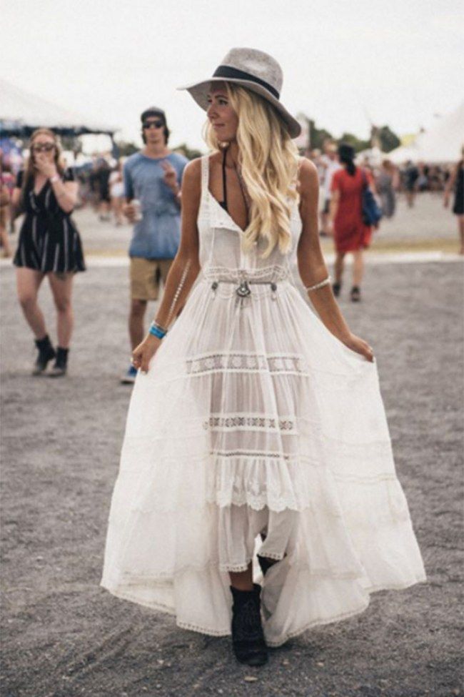 Coachella Festival Inspo. For more ideas click the picture or visit www.sofeminine.co.uk Boho Fashion Winter, Black Pinterest, Festival Mode, Stile Boho Chic, Look Boho Chic, Festival Inspo, Fest Outfits, Mode Hippie, Bohemian Style Clothing