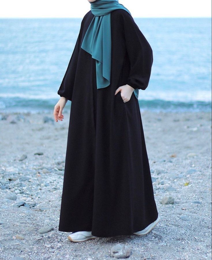 Nakab Style Black Simple, Burqa Designs Simple Black, Abaya Designs Aesthetic, Nakab Style Black, Aesthetic Abaya Designs, Borka Design Muslim Stylish, Simple Borka Design, Borkha Design Simple, Simple Burqa Design