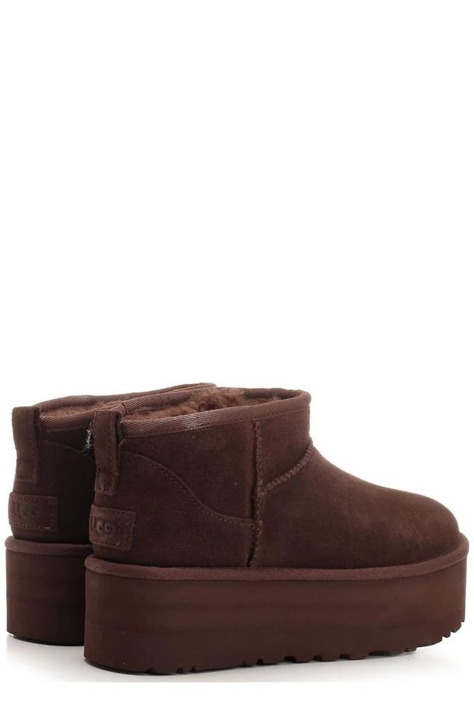 100% Leather Made in Vietnam Designer Model Number: 1135092BCDR Designer Colour: BURNTCEDAR Low Top Uggs, Dark Brown Uggs, Brown Uggs, Brown Ugg Boots, Sole Sisters, Platform Boots Women, Ugg Classic Ultra Mini, Ugg Mini, Ugg Classic