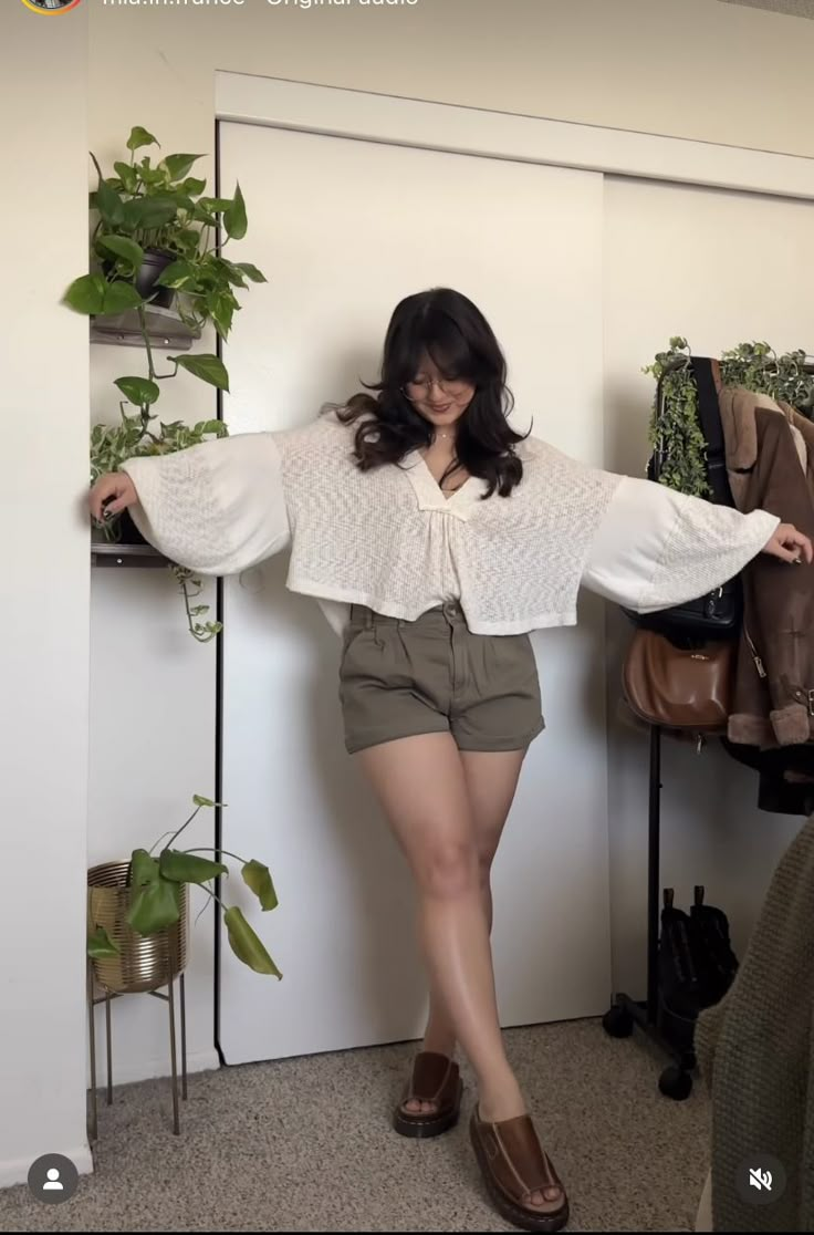 Earth Tone Outfits Midsize, Summer Outfits 2024 Midsize Casual, Outfits For 140 Pounds, Spring Outfit Ideas Midsize, Spring 2024 Midsize Fashion, Cute Outfits For Walking A Lot, Round Stomach Outfits, Spring Summer Outfits Midsize, Oversized Shirt Shorts Outfit