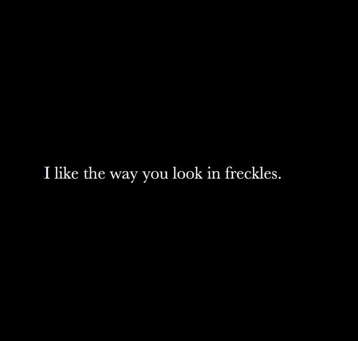 a black background with the words i like they way you look in freckles