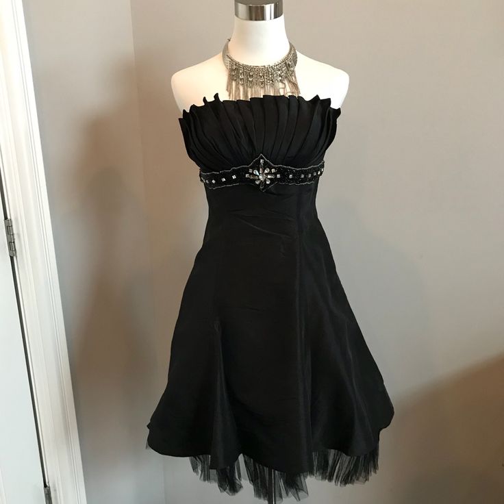 Brand New With Tags! 2000 Dress Early 2000s, 2000s Homecoming Dress, Musical Dress To Impress, 2000 Dress, 2000s Dresses, Musical Dress, Black Summer Dress, Black Sparkly Dress, Cute Black Dress