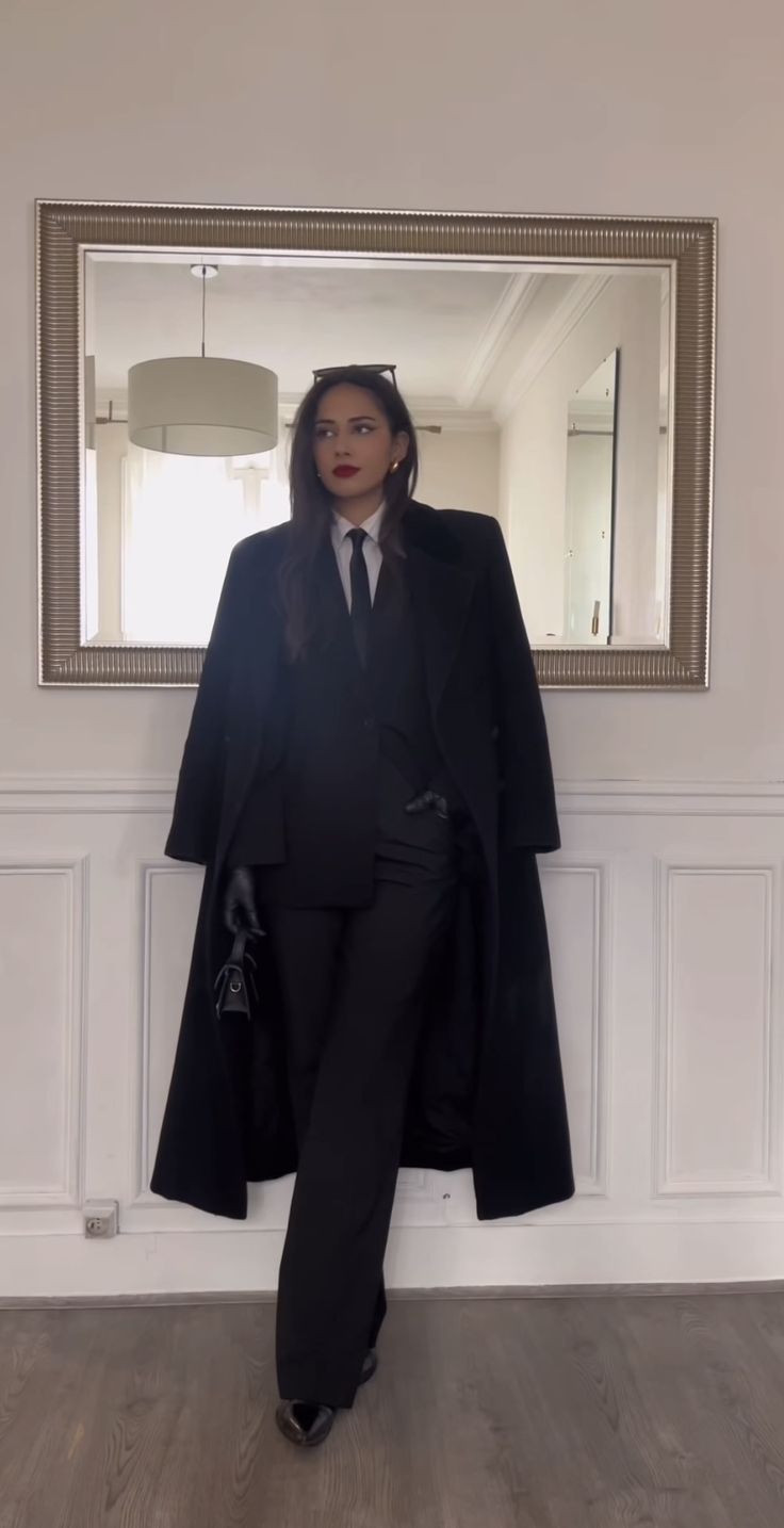 Elegant Lawyer Outfit, Women In Suits Aesthetic Formal, Women Coat Outfit Formal, Dark Vibe Outfit, Mafia Aesthetics Outfit, Black Suit Women Aesthetic, Mafia Aesthetics Women Clothes, Mafia Dress Outfit, Powerful Outfits Women