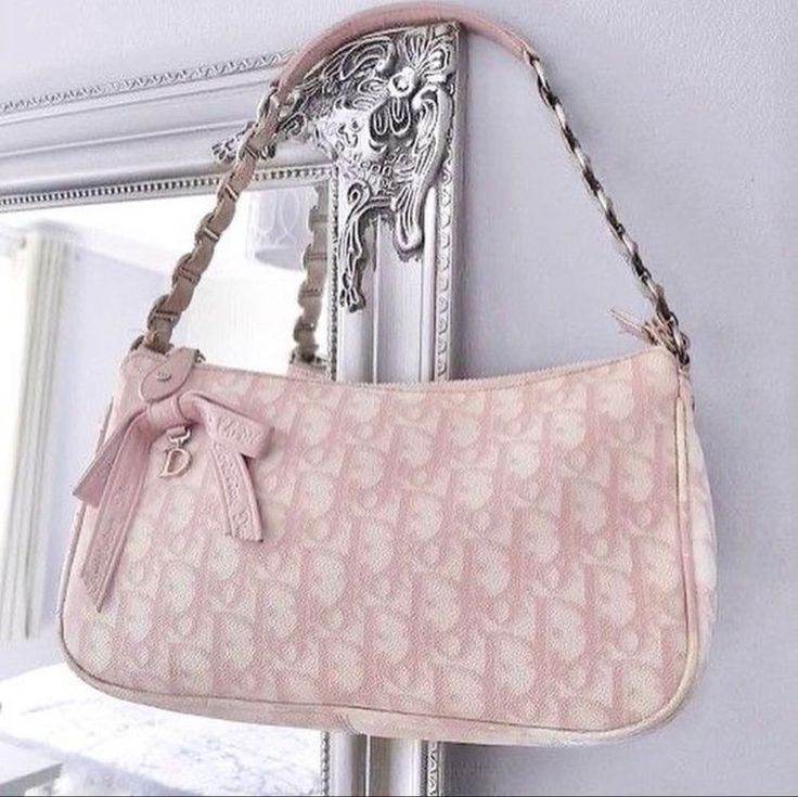 Tas Coach, My Style Bags, Luxury Bags Collection, Handbag Essentials, Girly Bags, Pink Girly Things, Luxury Purses, Girly Accessories, Fancy Bags