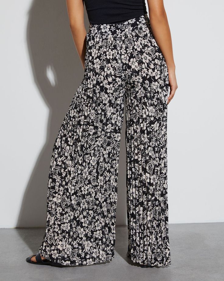 The Lexie Wide Leg Pants are pleated and pretty with black and white florals and a fitted waistband. We love the way it pops when paired with solid colored tops. Fitted waist Pleated Floral print Back zipper closure 100% Polyester Flower Pants Outfit, Black And White Florals, Flower Pants, Western Wear Dresses, White Florals, Dresses By Length, Pleated Pants, Wrap Sweater, Black Friday Shopping