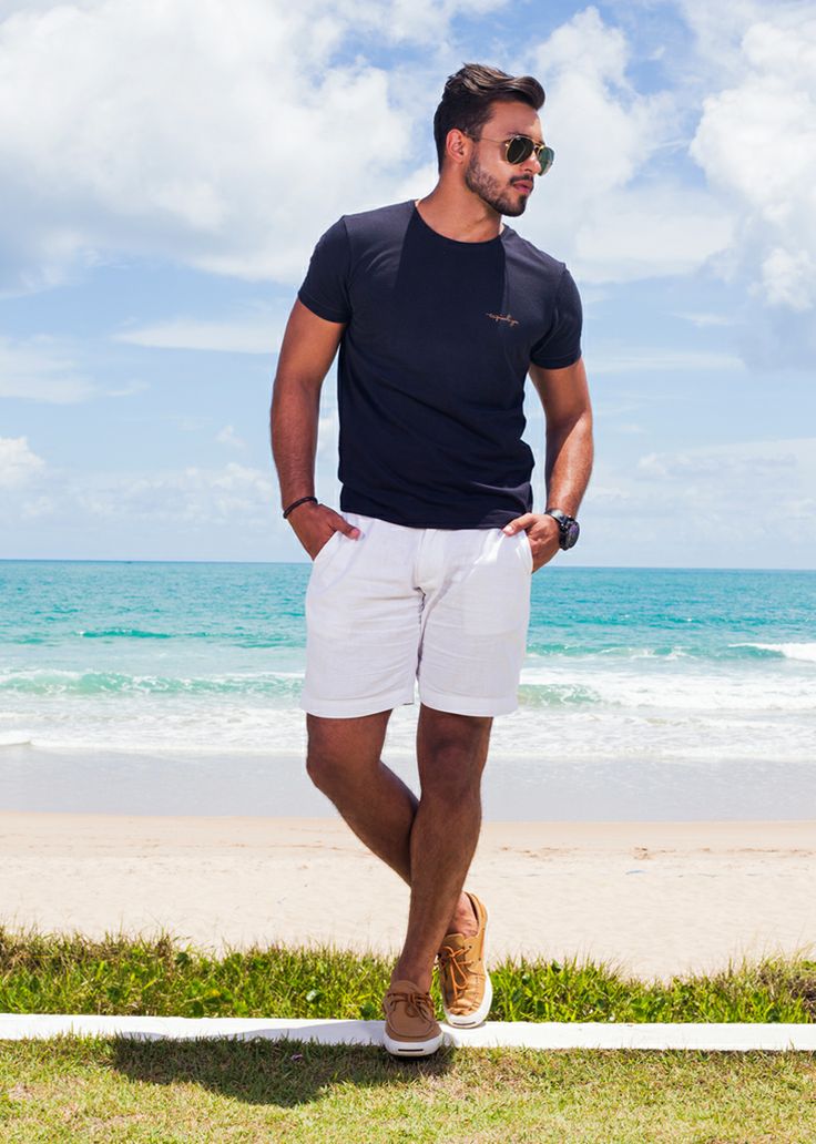 T-shirt Fio 30 Summer Outfits Men Beach, Classy Gentleman, Beach Outfit Men, Holiday Outfits Summer, Velvet Skin, Mens Summer Outfits, Mens Casual Outfits Summer, Men's Swimwear, Summer Fashion Beach