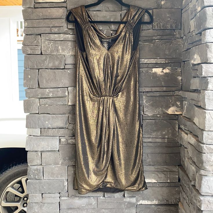 Womens Mm Couture Formal Gold Metallic Dress Nwt Size:L Gold Sleeveless Mini Dress, Gold Dressy Dress For Date Night, Chic Gold Sheath Dress, Gold Sleeveless Dressy Mini Dress, Gold Knee-length Mini Dress For Date Night, Luxury Metallic Glamorous Mini Dress, Luxury Metallic Draped Dress, Mm Couture Dress, Gold V-neck Mini Dress