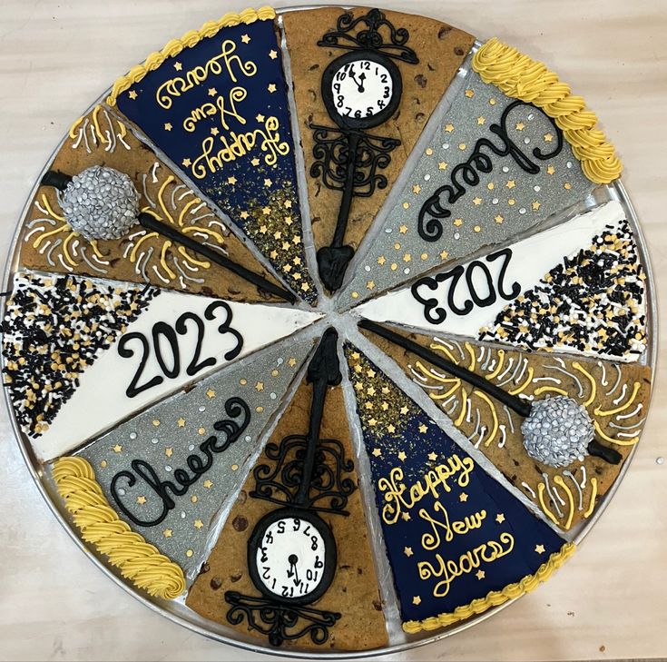 a cake that has been decorated to look like a wheel with the year on it