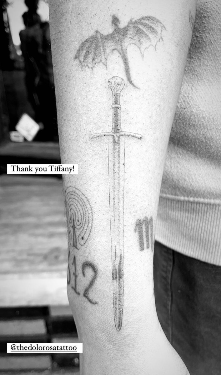 King Peter’s Sword from Narnia Narnia Inspired Swords, Chronicles Of Narnia Tattoo Ideas, Chronicles Of Narnia Tattoo, Narnia Tattoo Ideas, Narnia Illustrations, Shoe Doodles, Narnia Tattoo, Musical Tattoos, Tattoos 2023