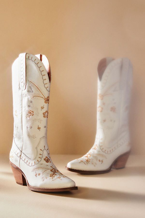 Cheap Cowgirl Boots, Western Boots Outfit, Cute Cowgirl Boots, Short Cowboy Boots, Cowgirl Boots Outfit, Botas Western, White Cowboy Boots, Looks Country, Wedding Boots