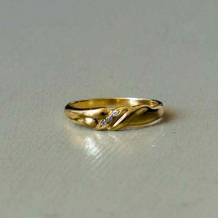 Ladies Rings Gold Design, Latest Gold Ring Designs, Gold Jewelry Prom, Couple Ring Design, Ladies Rings, Gold Earrings Models, Modern Gold Jewelry, Pretty Jewelry Necklaces, Pearl Jewelry Design