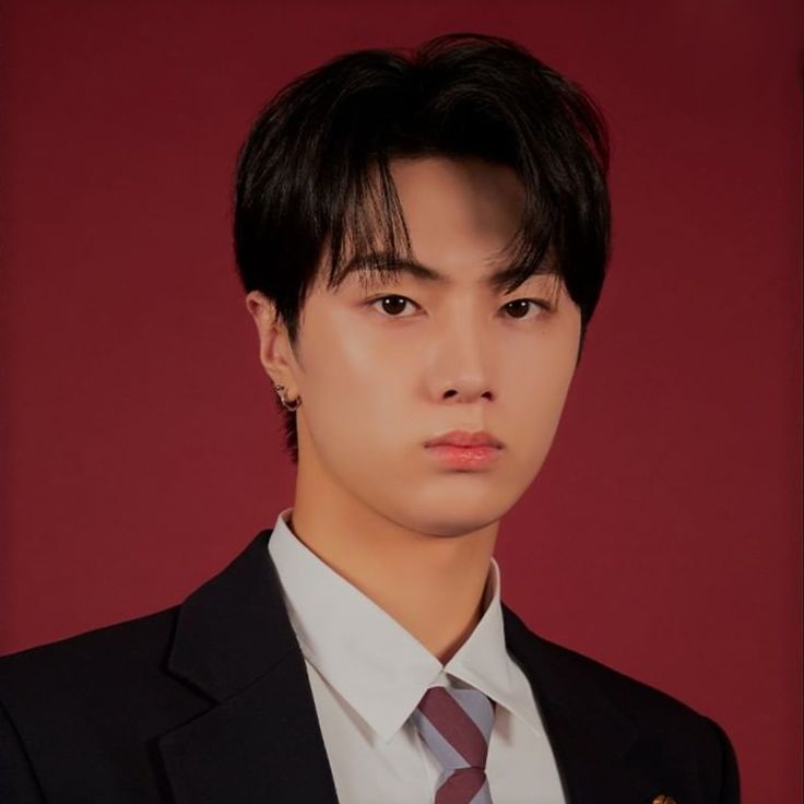 #enhypen #jay #photo_id #decelis Jay Enhypen School Photo, Jay School Id, Enhypen Yearbook, Dark Moon Enhypen, Decelis Academy, Dark Academy Aesthetic, Yearbook Photoshoot, Vampire Au, Student Picture