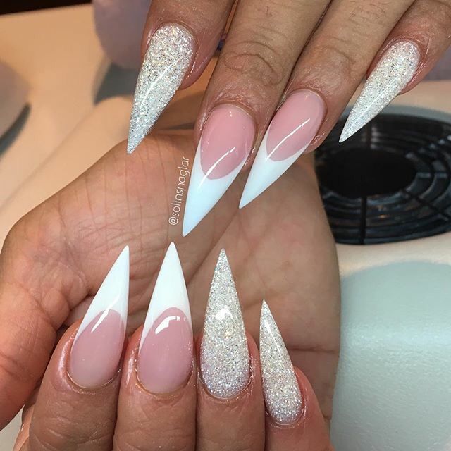 White Nails Acrylic Stilettos, Pink And White Ombre Nails Almond With Rhinestones, Short Point Nails Design, White Stilleto Nails Designs, Pink And White Stiletto Nails, White Stiletto Nails Design, French Stiletto Nails Design, White Glam Nails, Elegant Stiletto Nails