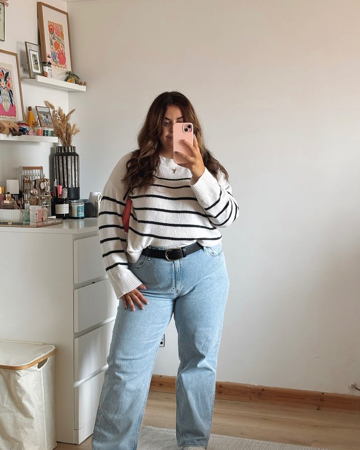 Jeans Midsize Outfit, Jeans Midsize, Jeans Outfit Inspiration, Wide Leg Jeans Outfits, Blue Jeans Outfit, Outfit Midsize, Midsize Outfit, Fashion Midsize, Wide Leg Jeans Outfit