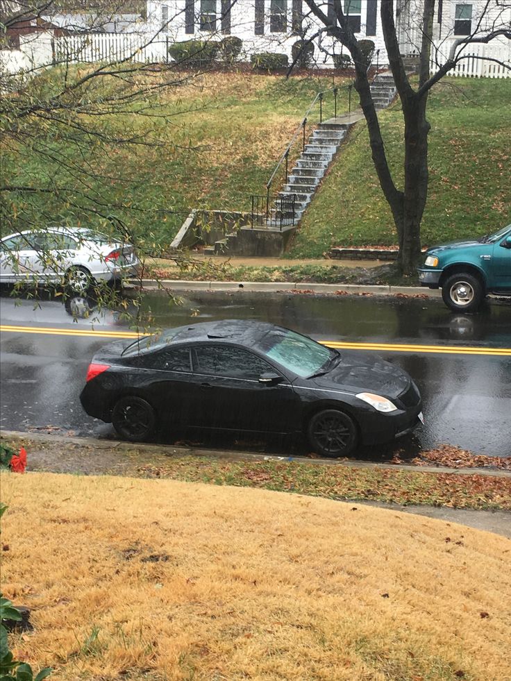 two cars are parked on the side of the road