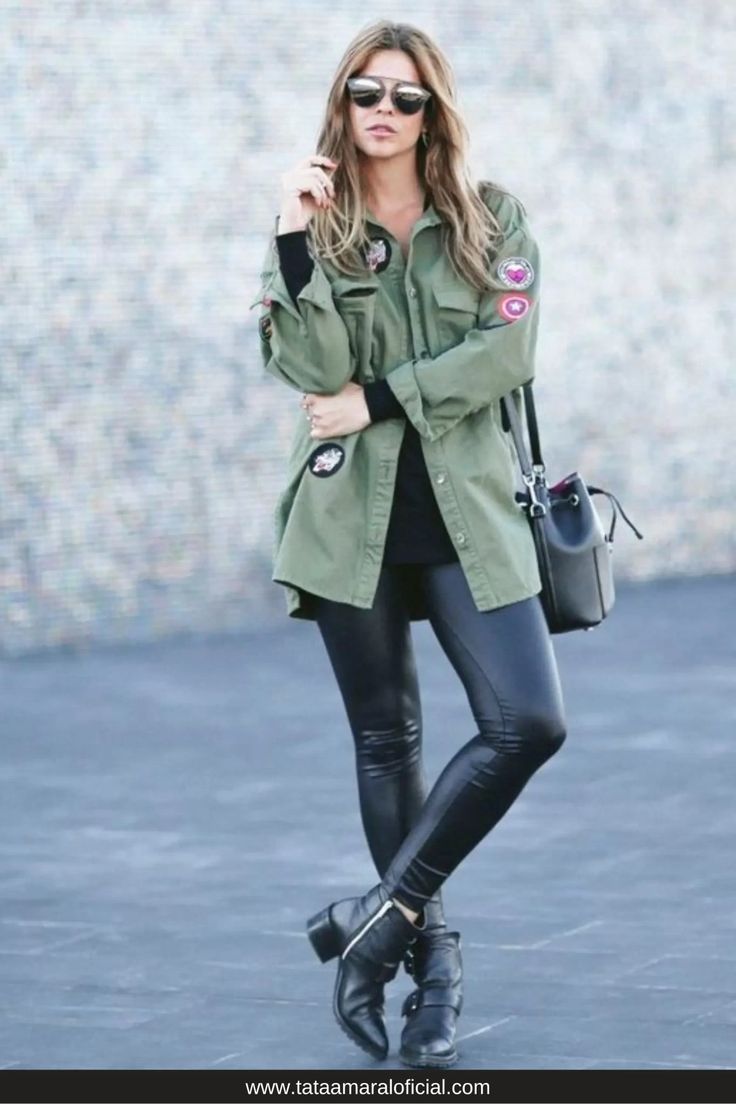 Tendências de Inverno 2024: Estilo Militar, Xadrez e Minimalismo Sustentável Outfit Dia, Rainy Weather Outfits, Rainy Outfit, Fall Fashion Outfits Casual, Casual Weekend Style, Estilo Hipster, Look Legging, Outfits With Converse, 60 Fashion