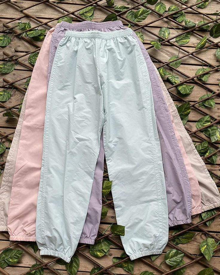 The perfect companion to your warm-ups! These fancy pants in pastel colors will allow your body to warm-up gently, absorbing all the sweat, and retaining body heat. Elasticated waistband and ankle cuffs. Water resistant, lightweight fabric. Available in sizes Small/Medium and Medium/Large Colors: Sage, Lavender, Dusty Rose, Ash Grey, Vanilla Beige S/M : Waist: 62 CM Waist Stretch:90 CM Pants Length: 105 CM Height: 155-165 CM Weight: 46-53 KG M/L : Waist: 64 CM Waist Stretch:100 CM Pants Length: Ballet Pants, Dance Practice Clothes, Practice Clothes, Ballet Leotards, Dance Yoga, Ballet Class, Leotards Ballet, Small Baby, Pants Large