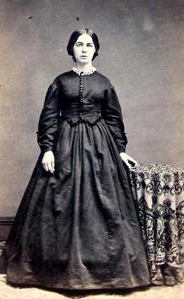 Victorian Era Ladies 1860 Fashion, Victorian Photos, Old Photography, 19th Century Fashion, Victorian Clothing, Victorian Women, Vintage Portraits, Historical Costume, Historical Dresses