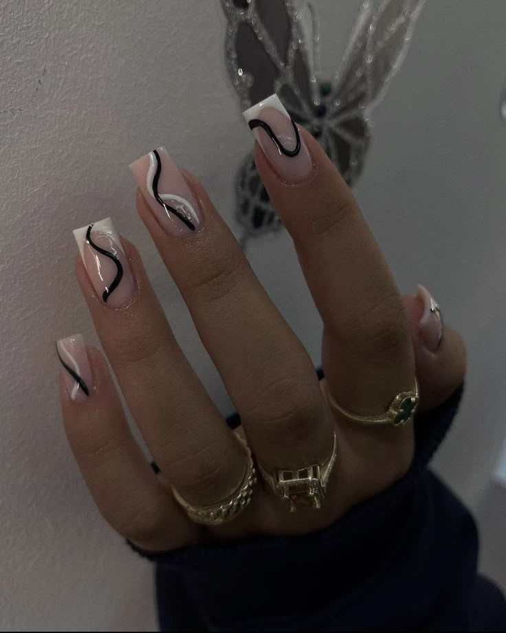 Latina Nails, Black And White Nail, Black And White Nail Designs, Graduation Nails, French Tip Acrylic Nails, Casual Nails, Simple Acrylic Nails, Work Nails, Classy Acrylic Nails