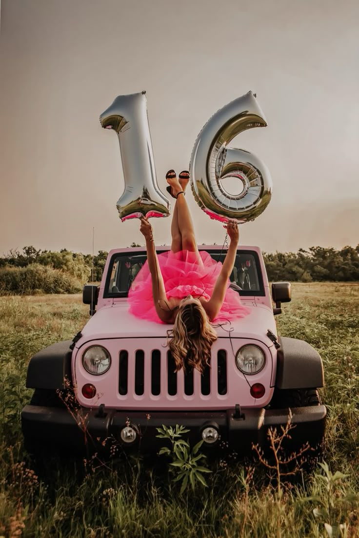 16 Birthday Party Outfits Sweet 16, Birthday Jeep Pictures, Sweet 16 Car Pictures, 18th Birthday Picture Ideas Photography, Cute Sweet 16 Picture Ideas, Sweet 16 Car Cake, Sweet 16 Picture Collage Ideas, Sweet 16 Car Photoshoot, Sweet 16 Picture Ideas Photoshoot Casual