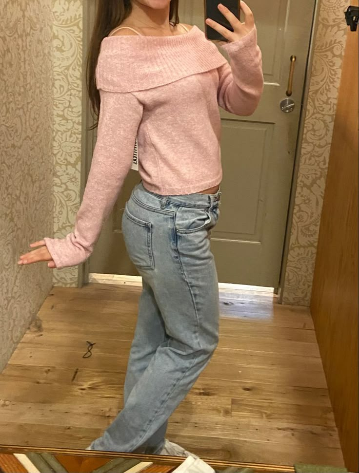 Pink Outfits School, Girly School Outfits, Pink Girly Outfits, December Outfits, Girly Clothes, 2000s Outfits, Stockholm Fashion, Winter Fits, Sporty Outfits