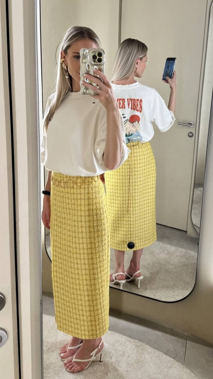 Yellow Skirt Outfits, Yellow Skirt, Looks Street Style, Looks Chic, Minimal Fashion, Travel Outfit, Skirt Outfits, Daily Outfits, Daily Fashion