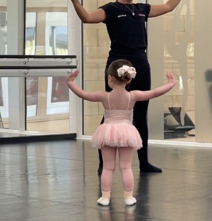 Mom And Baby Girl Aesthetic, Ballet Daughter Aesthetic, Baby Girl Vision Board, Rich Daughter, Future Children, Baby And Mom Aesthetic, Mom With Kids Aesthetic, Two Kids Aesthetic, Parent Dr