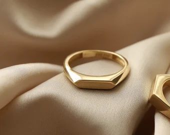 Abby Rountree on Etsy Signet Rings Women Gold, 14k Gold Signet Ring, Mens Ring Designs, Signet Rings Women, Silver Ring Designs, Ring Elegant, Jewelry Photoshoot, Gold Rings Jewelry, Gold Ring Designs