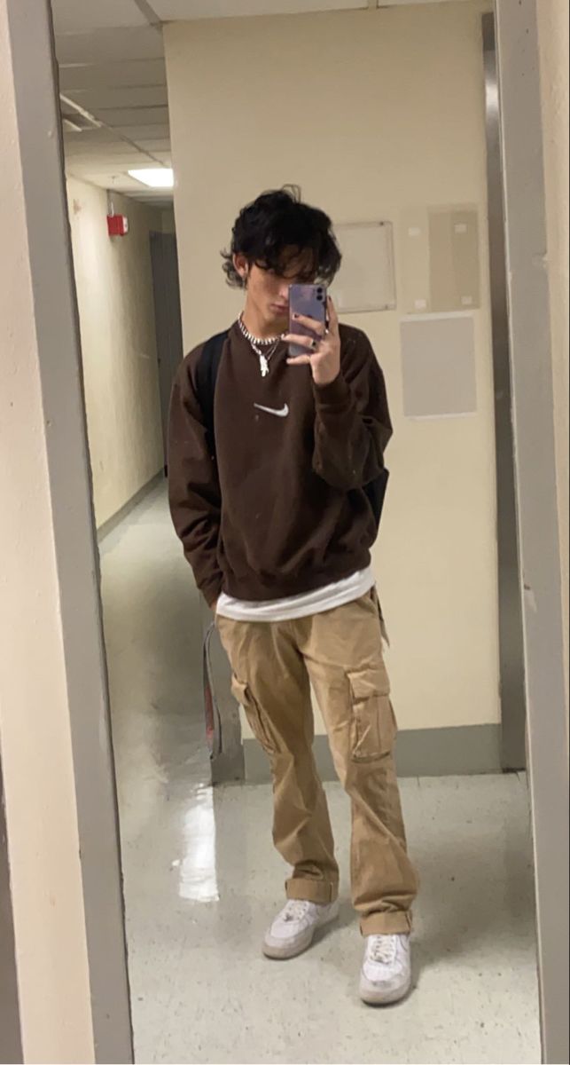 Brown Crewneck Outfit Men, Boys Styles Fashion, Cool Fits Men, How To Style Cargo Pants Men, Casual Fits For Men, Khaki Cargo Pants Outfit Men, Aesthetic Fits Men, Brown Cargo Pants Outfit Men, Men’s Cargo Pants Outfit