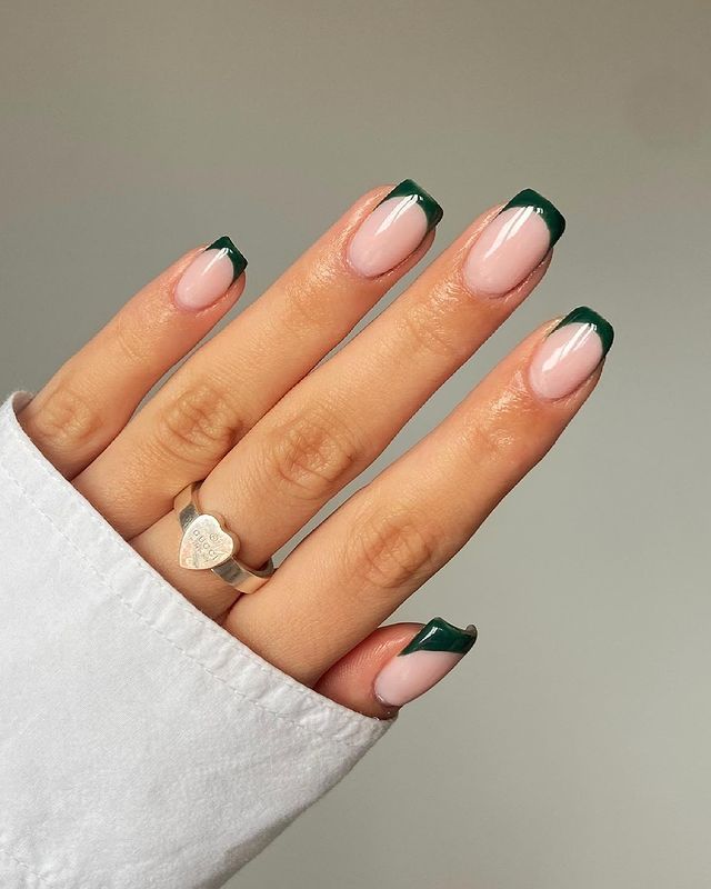 Unghie Sfumate, Dark Green Nails, Cute Nails For Fall, French Tip Acrylic Nails, Her Nails, Tip Nails, Short Acrylic Nails Designs, Fall Nail, French Tip Nails