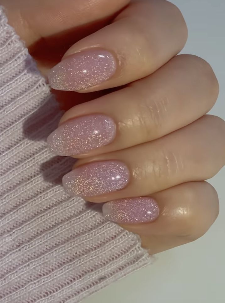 Round Sparkle Nails, Bubble Bath With Glitter Nails, Oval Sparkle Nails, Rhinestone And Glitter Nails, Sparkly Nails Oval, Sparkly Natural Nails, Round Glitter Nails, Baby Pink Sparkle Nails, Transparent Glitter Nails