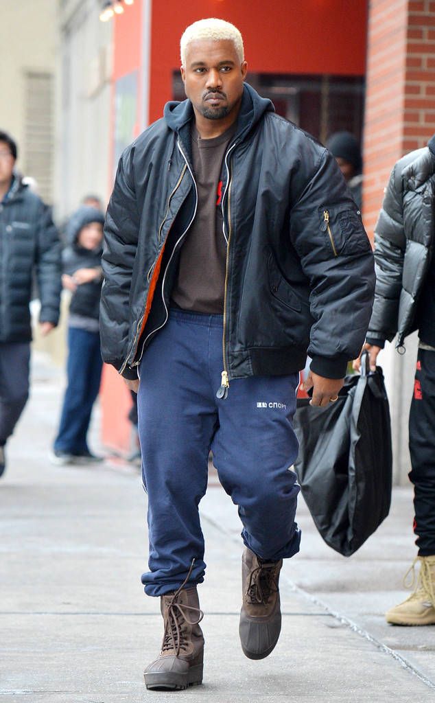 Kanye West from The Big Picture: Today's Hot Photos  Blondie!  The rapper is seen leaving his Manhattan apartment on Saturday morning. Kanye West Outfits, Kanye Fashion, Kanye West Style, Yeezy Fashion, Fantasias Halloween, Looks Style, Mens Street Style, Kanye West, New York Fashion Week