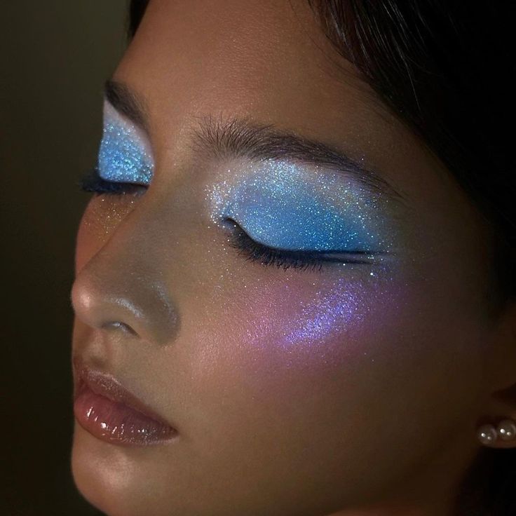 Fantasy Blue Makeup, Fae Ball, Frozen Makeup, Euphoria Makeup, Rave Makeup, Birthday Makeup, Fairy Makeup, Art Makeup, Creative Eye Makeup