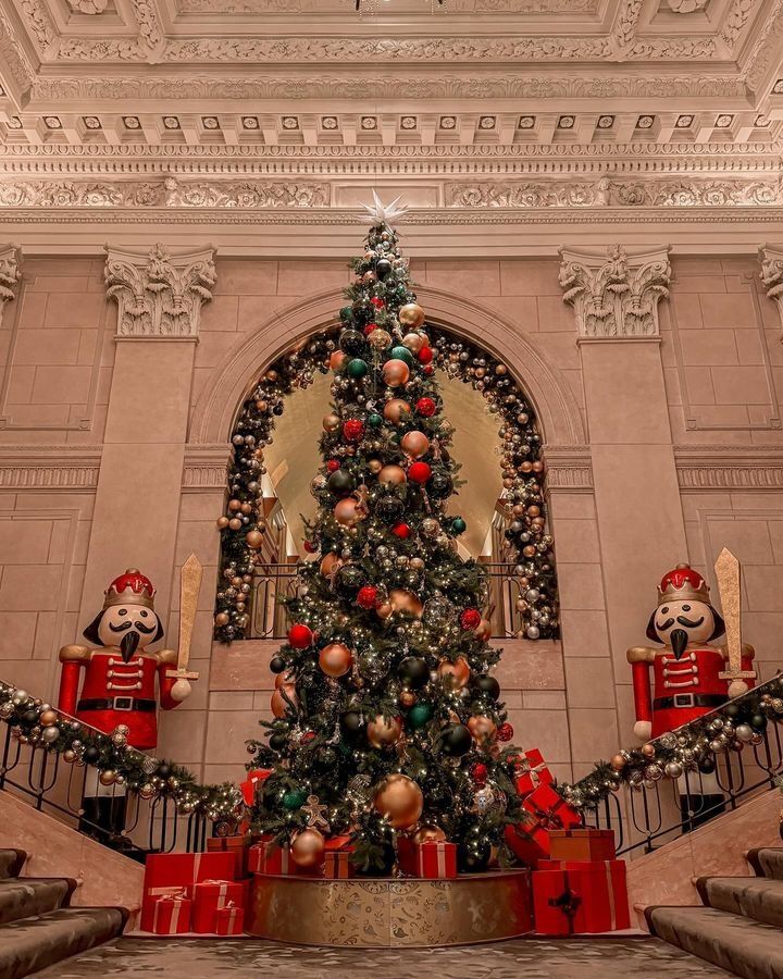 the christmas tree is decorated with red and gold decorations, including nutcrackers