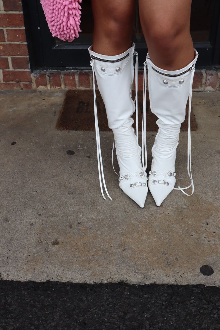 Introducing our infamous 'Exclusive Boots,' in a porcelain shade of winter white! Perfect statement boots to set the tone for the colder seasons. Step up your fall/winter fashion with these must-have boots! Also available in black. Available sizes 6-12 White Boot Heels Outfit, July Energy, Boot Heels Outfit, White Boots Outfit, Statement Boots, Fall Winter Fashion, Boots White, White Boots, Cold Season