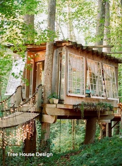 a tree house in the middle of some trees