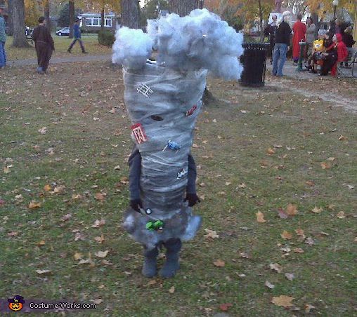 Tornado - Homemade costumes for kids.... Add some plastic sharks, SHARKNADO!! Tornado Costume, Homemade Costumes For Kids, Homemade Costume, Costume Works, Homemade Costumes, Halloween Costume Contest, Creative Costumes, Creative Halloween Costumes, Diy Halloween Costumes