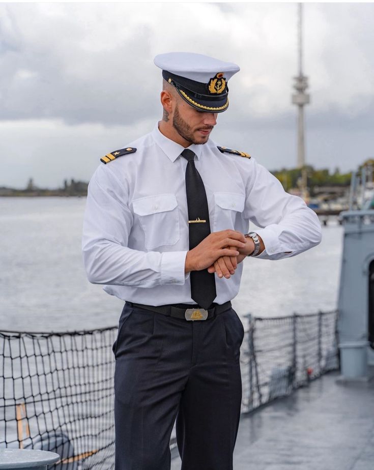 Marine Uniform Men, Navy Officer Uniform, Marines Uniform, Men Uniform, Royal Navy Officer, Officer Uniform, Uniform Men, Naval Officer, Chord Overstreet