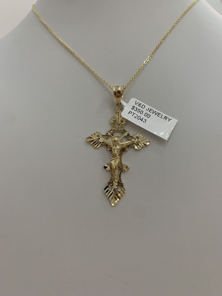 Cross pendant with christ in real 14k solid gold, yellow gold, you can use it daily or on special occasions, perfect measure, it can be for ladies and men, if you have another question send a message, item sold by piece, weight undetermined. Gold Cross Pendant Chain Jewelry, Gold Cross Pendant Jewelry Gift, Gold Tarnish-resistant Cross Pendant Necklace, Gold Metal Crucifix Cross Necklace, Gold-tone Cross Pendant Jewelry Gift, Cuban Chain Necklace, Crucifix Necklace, Gold Cross Necklace, Gold Cross Pendant