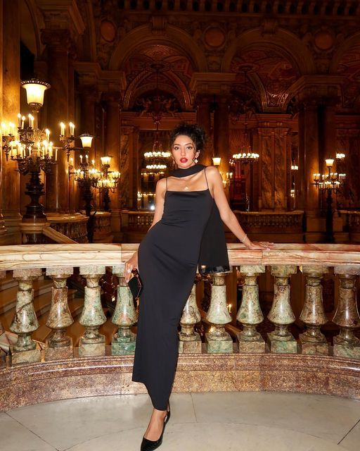 Fidan Alizada on Instagram: "Had a beautiful night @balletoperadeparis , watching mesmerizing ballet performances 🩰The elegance and artistry left me completely amazed ✨ ____________________________________ opera night in Paris , parisian aesthetic, parisian vibe , ballet night in Paris , opera garnier , things to do in Paris , explore Paris, classic aesthetic, Pinterest inspired" Fancy Theatre Outfit, Parisian Night Out, Go To Theatre Outfit, Paris Elegant Outfit, Outfits For Opera Night, Ballet Opera Outfit, Paris Fashion Photoshoot, Watching Ballet Outfit, Going To The Opera Outfit