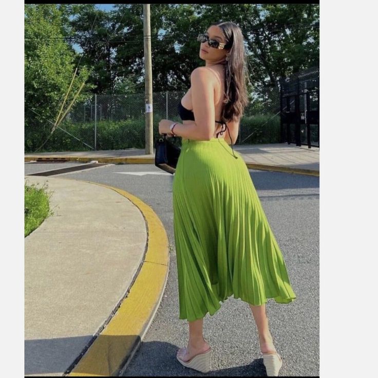 Thick And Smooth, Flowy Satin Effect Pleated Skirt With A Beautiful Sheen On Every Swish. Side Zipper Closure. S: Waist: 13.5" M: Waist: 14.5" Zara New, Zara Skirts, Green Skirt, Skirt Fashion, Pleated Skirt, Green Color, Green Colors, Side Zipper, Zara