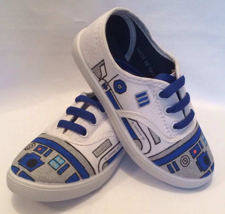 Star Wars R2D2 shoes by the custom underground #starwars Star Wars Shoes Diy, Disney Canvas Shoes Diy, Star Wars Shoes Painted, Sharpie Shoes, Star Wars Shoes, Painted Shoes Diy, Painted Canvas Shoes, Custom Painted Shoes, Disney Shoes